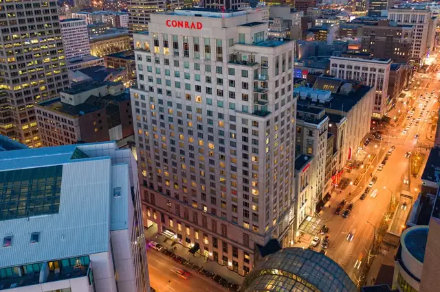 Conrad Indianapolis em Indianápolis, fachada externa do hotel no centro