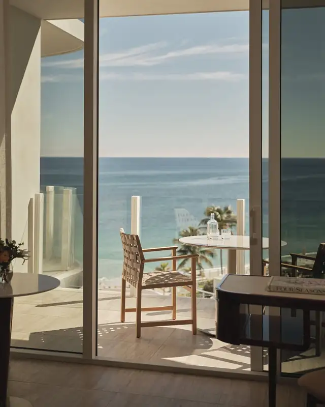 Four Seasons Fort Lauderdale em Fort Lauderdale, fachada do hotel de frente para a praia