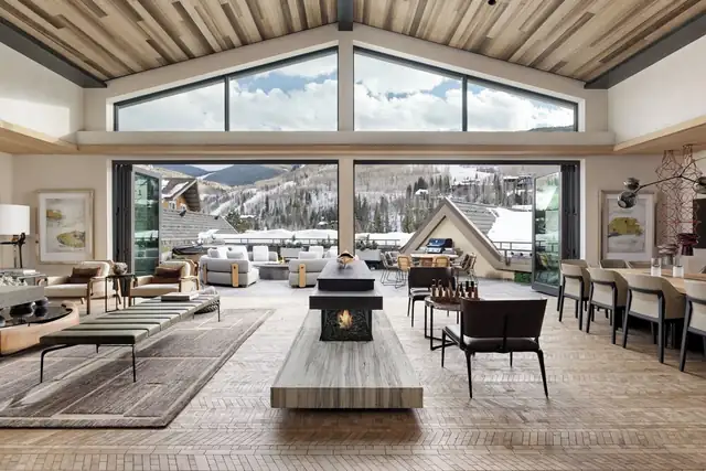 Four Seasons Resort Vail em Vail, sala ampla com lareira