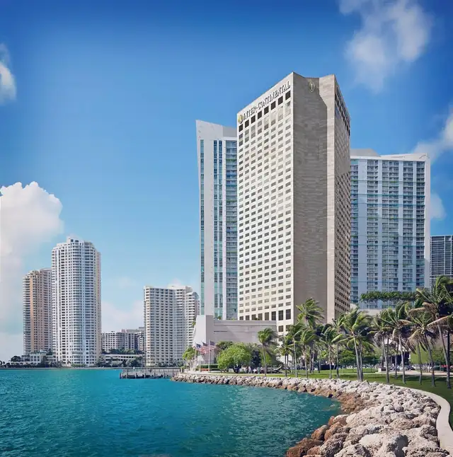 InterContinental Miami em Miami, torre de design moderno de frente para a baía