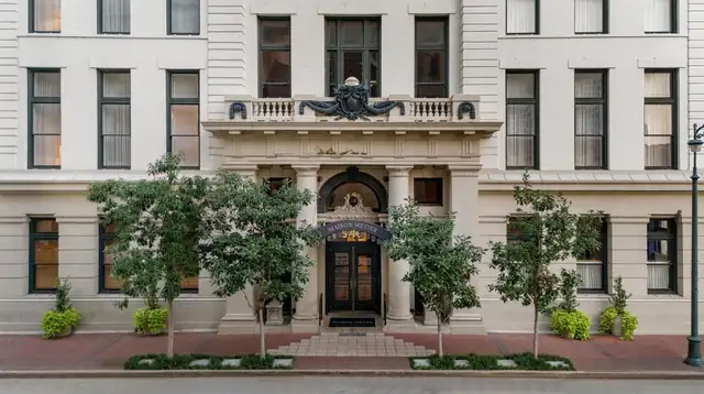 Maison Métier em Nova Orleans, fachada clássica com entrada central