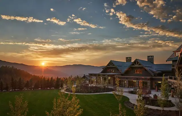Montage Big Sky em Big Sky, grande lodge de vários andares