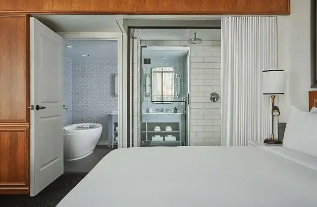 Pendry San Diego em San Diego, piscina na cobertura com espreguiçadeiras
