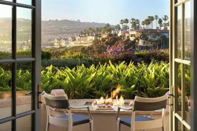 Ritz-Carlton Laguna Niguel em Dana Point, vista geral do resort sobre a costa