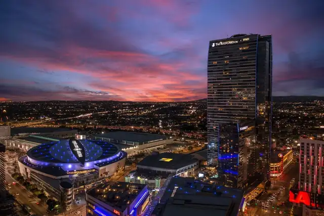 The Ritz-Carlton em Los Angeles, fachada moderna de vidro do edifício